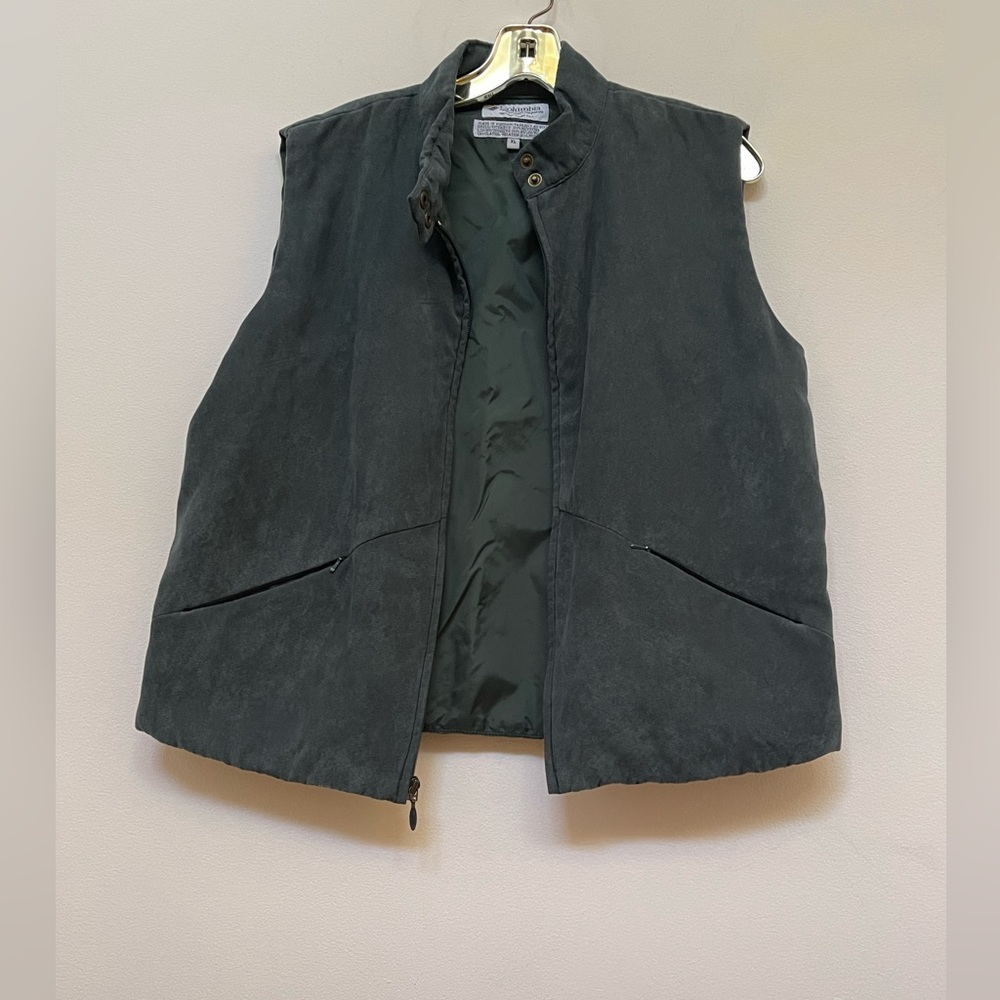 Columbia Women's Dk Green insulated vest